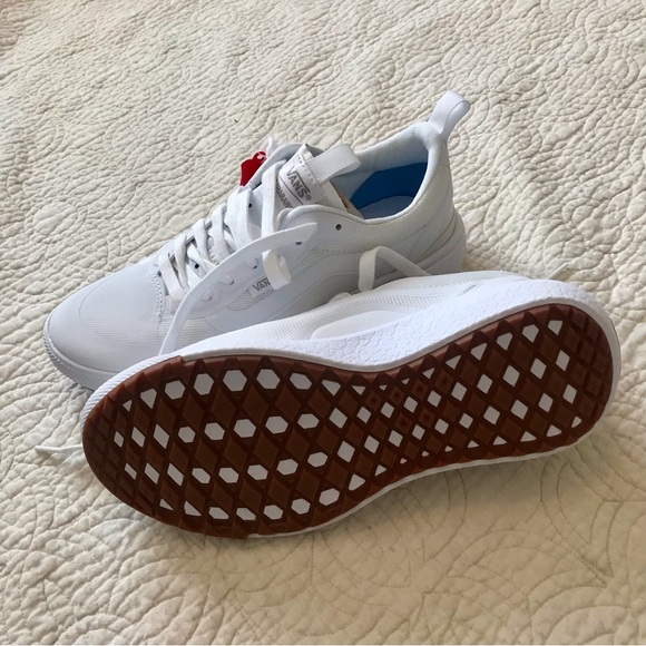 Vans Ultrarange EXO Shoe - Picture 2 of 10